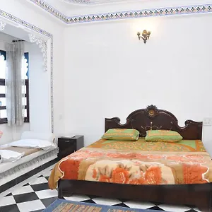 Gangaur Palace ** Udaipur