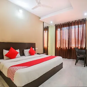 Oyo 19032 Ambay Palace Hotel